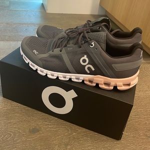 On Cloud brand new w10 cloud flow rock/rose never worn in box